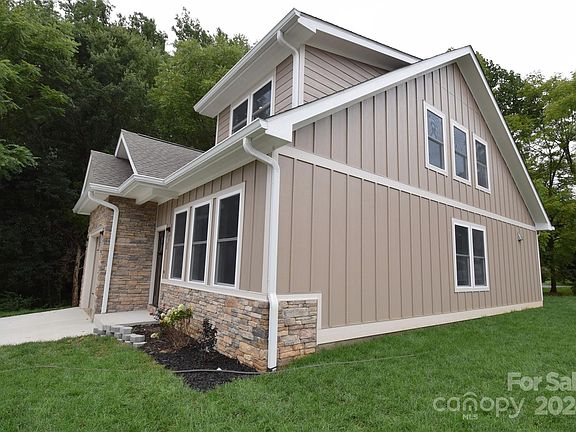 3rd image of 1 Jennlynn Dr