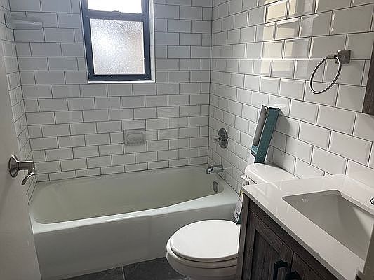 2nd image of 22-28 Crescent St #2E