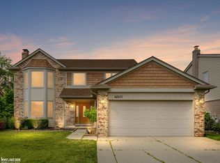 42411 Royal Ln, Clinton Township, MI 48038