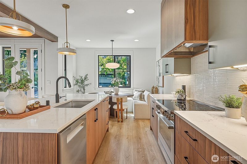 4th image of 1218 NE 103rd Street