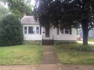 528 Charles St, Sycamore, IL 60178