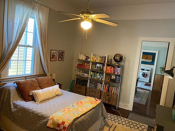 5th image of 933 Louisa St