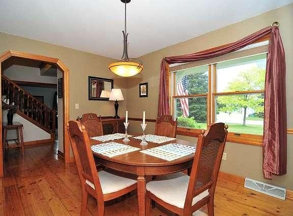 FORMAL DINING ROOM w/RICH HWF!