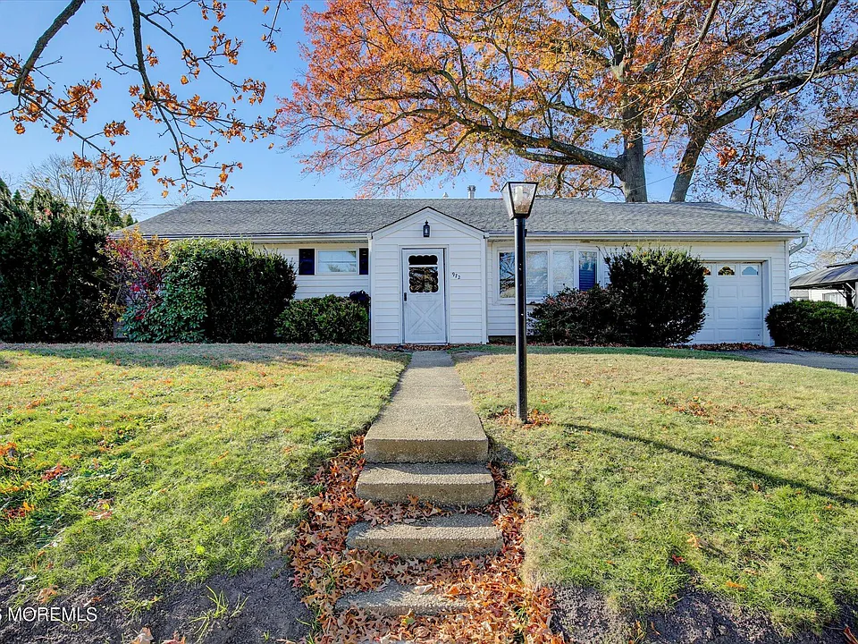 972 Woodgate Ave