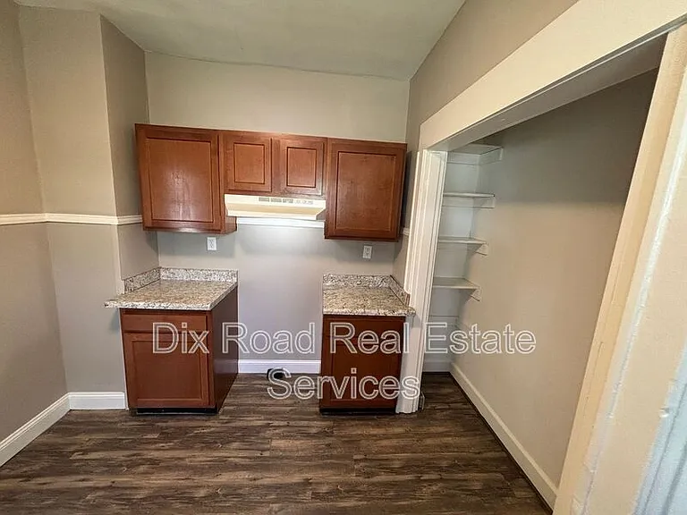 3701 Iona Ave — Photo 15