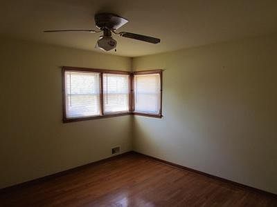 4th image of 8431 New Castle Ave