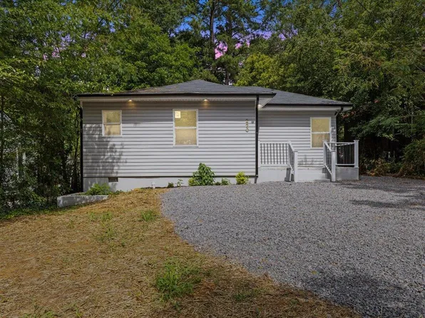 220 Simmons St, Sanford, NC 27330