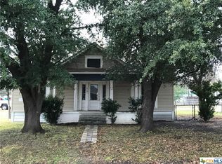 602 E Cedar, Lott, TX 76656