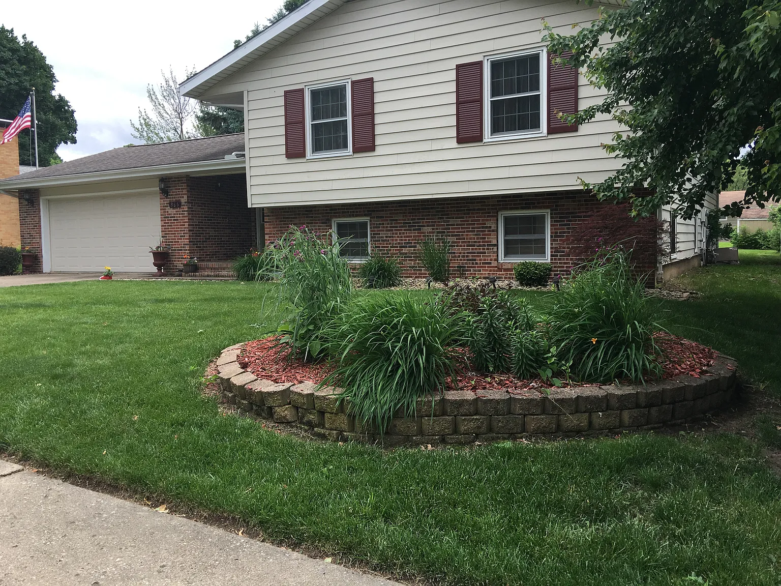 365 W Oak Ln photo 1