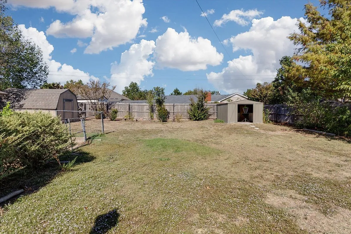2905 Northwest Templeton Terrace - 1 — Photo 4
