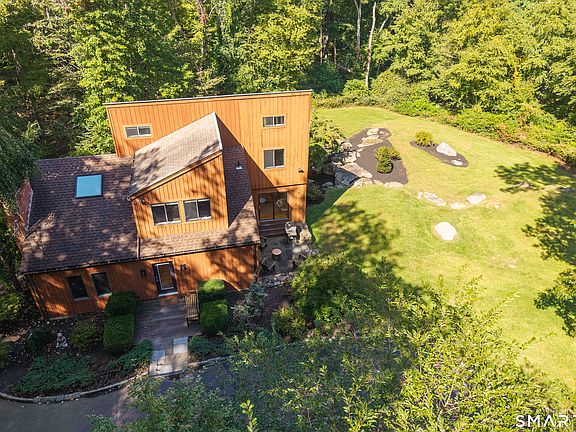 3rd image of 962 Moose Hill Road
