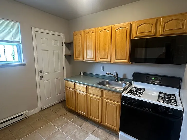 412 E Walnut Ln — Photo 4