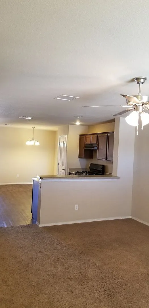 Adorable 3 Bedroom 2 Bath Townhouse in Eastside El Paso!! — Photo 3