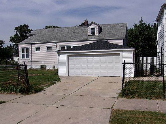 2nd image of 50 W 108th St