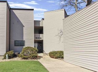 7253 N Lakeside Ct, Peoria, IL 61614