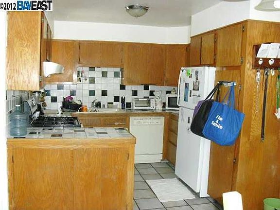 3rd image of 495 Adelle St