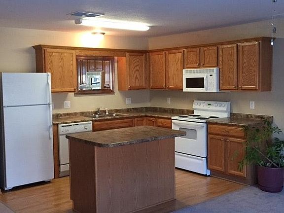 3rd image of 3133 SW Sharmin Ln #3133