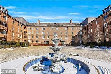 Community Fountain and Courtyard