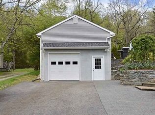 225 Russia Rd, Oak Ridge, NJ 07438