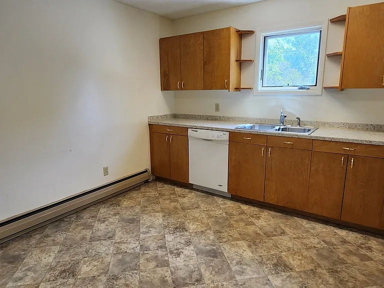 907 E 6th Ave — Photo 5