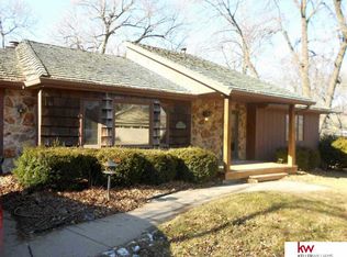 512 Ridgewood Dr, Bellevue, NE 68005