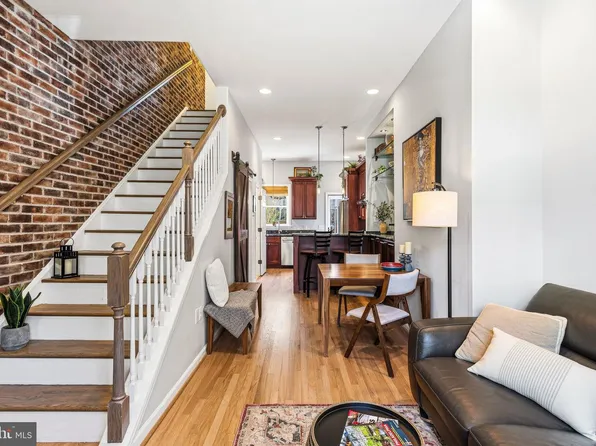 827 N Bambrey St, Philadelphia, PA 19130