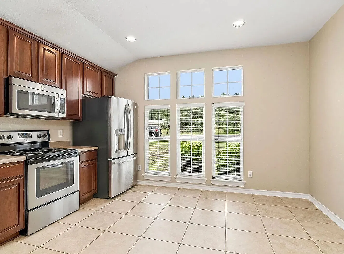 3 bed, 1659 sqft, $2,345 — Photo 4
