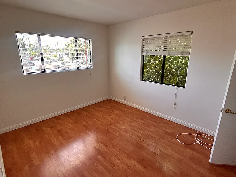 5935 Buffalo Ave — Photo 9