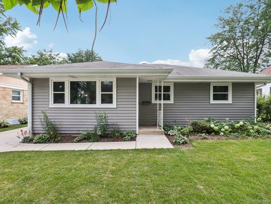 324 N Shaddle Ave, Mundelein, IL 60060