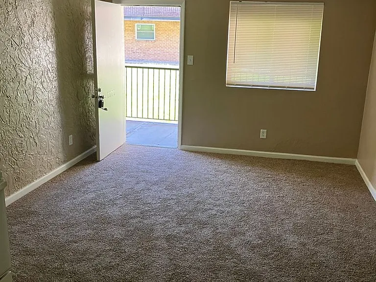 River Pointe Apartments — Photo 33