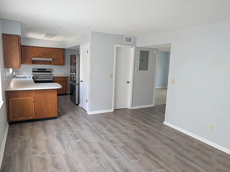 210 17th Ave N — Photo 3
