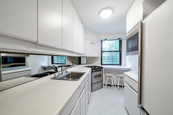 Sold by Douglas Elliman | media 17