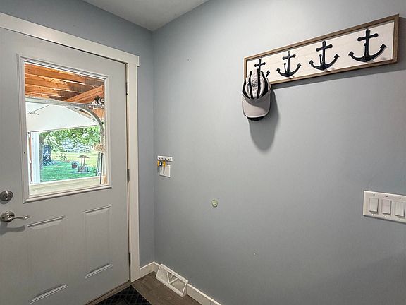 2nd image of 33 Pommier Ln