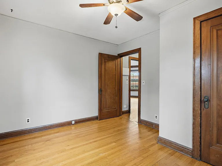 833 Midland St — Photo 14