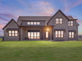 210 Dollie Rd, Grandview, TX 76050