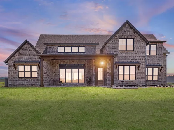 210 Dollie Rd, Grandview, TX 76050
