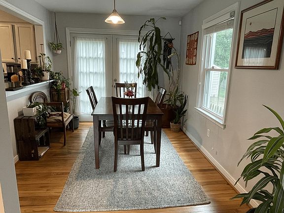 5th image of 2992 Bremen St
