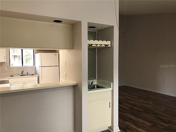 5th image of 652 Grenadine Ct #652