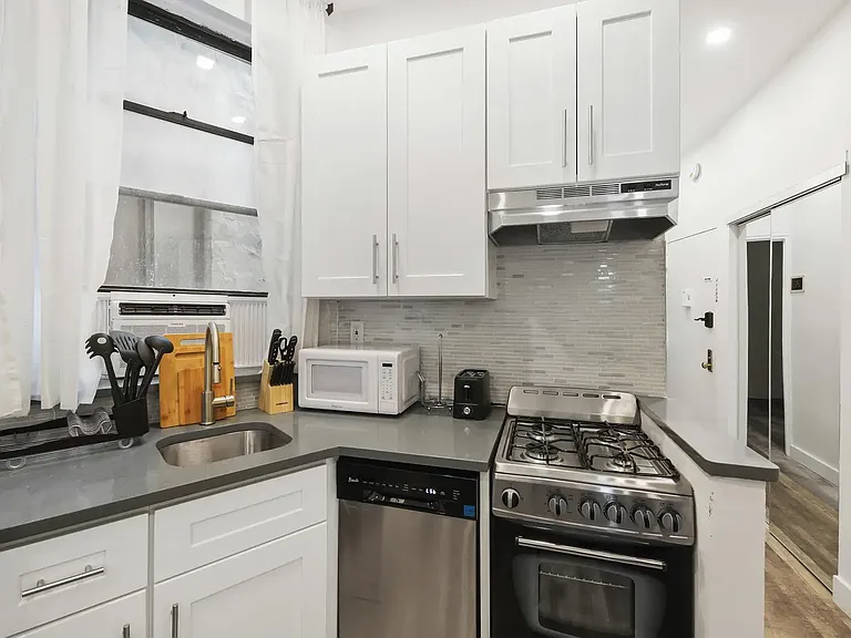 611 E 11th St #5D — Photo 9