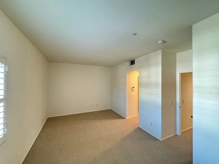 616 E Walnut St — Photo 30