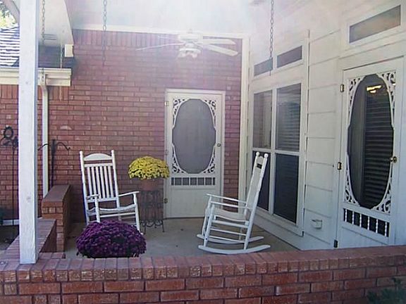 2nd image of 3903 Bandera Dr