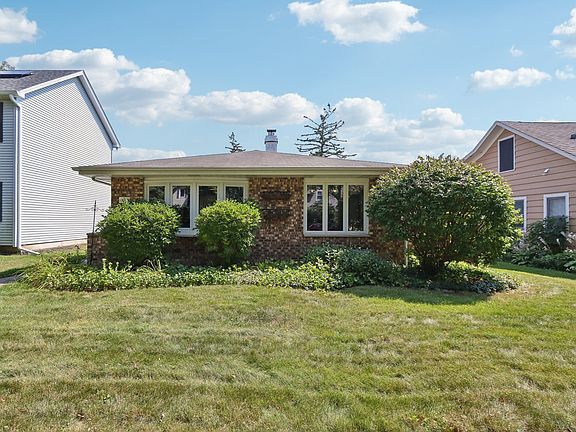 2nd image of 423 Claremont Ave