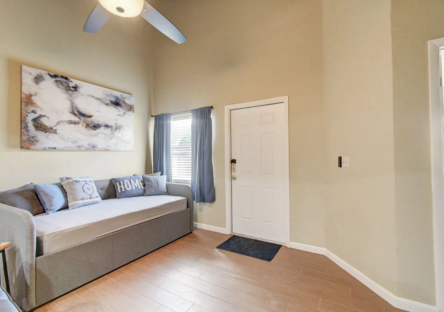 4 bed, 1225 sqft, $1,100 — Photo 2