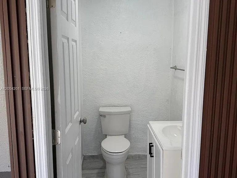 1325 SW 28th St — Photo 19