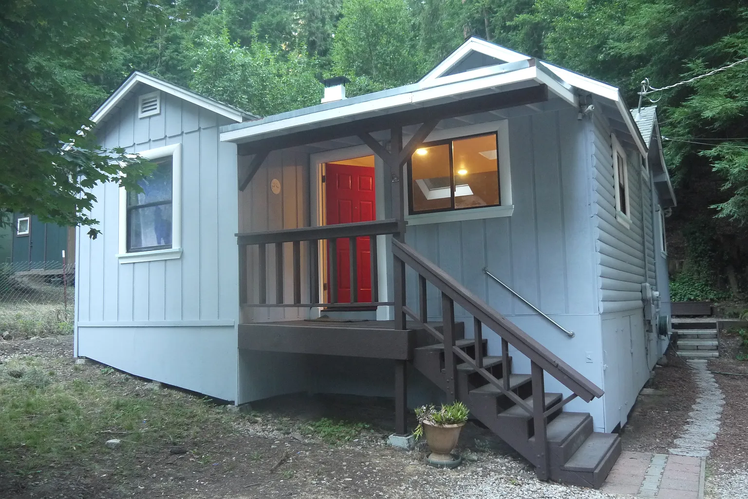 1080 Rambling Rd photo 1