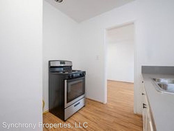 5th image of 545 Linden Ave #9