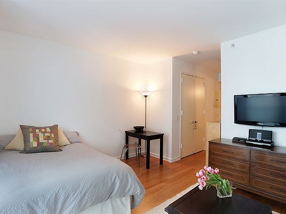 3rd image of 350 W 53rd St APT 5I