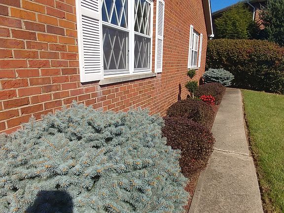 3rd image of 3022 Round Hill Ct