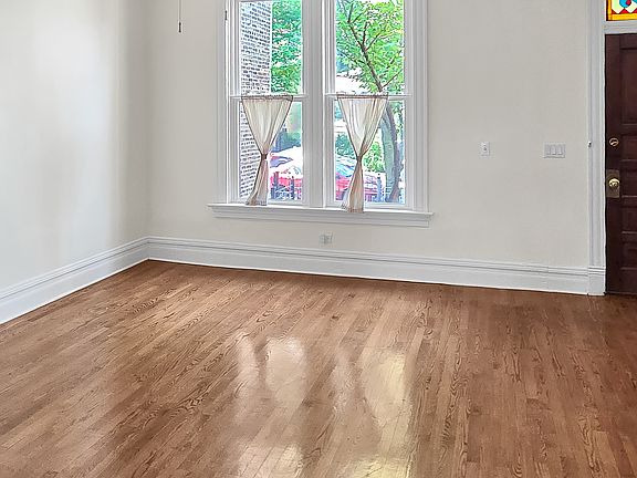 3rd image of 937 N Fairfield Ave #2