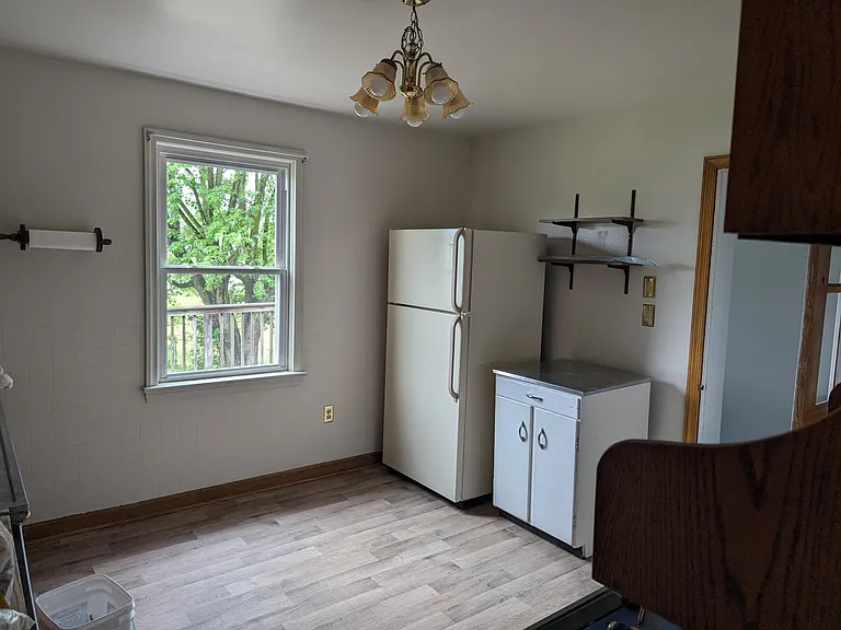 810 Bank St — Photo 4